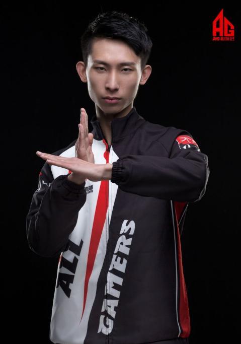 王者荣耀:虎牙主播梦泪撞车孤影 国服第一狂铁