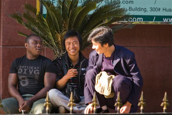 俄罗斯姑娘来广州,刚下飞机就懵了!大呼:怎么