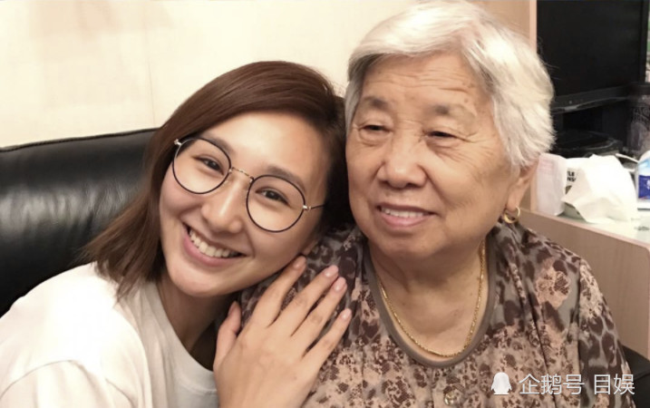 31岁性感女神高海宁晒健身成果,马甲线终于又