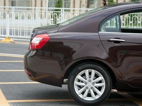 吉利帝豪再遭吐槽，全车都是异响是什么体验？