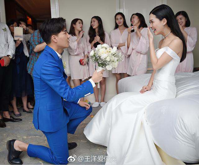 她凭借“汤小米”一角走红，留起长发美得不像话，23岁便低调结婚