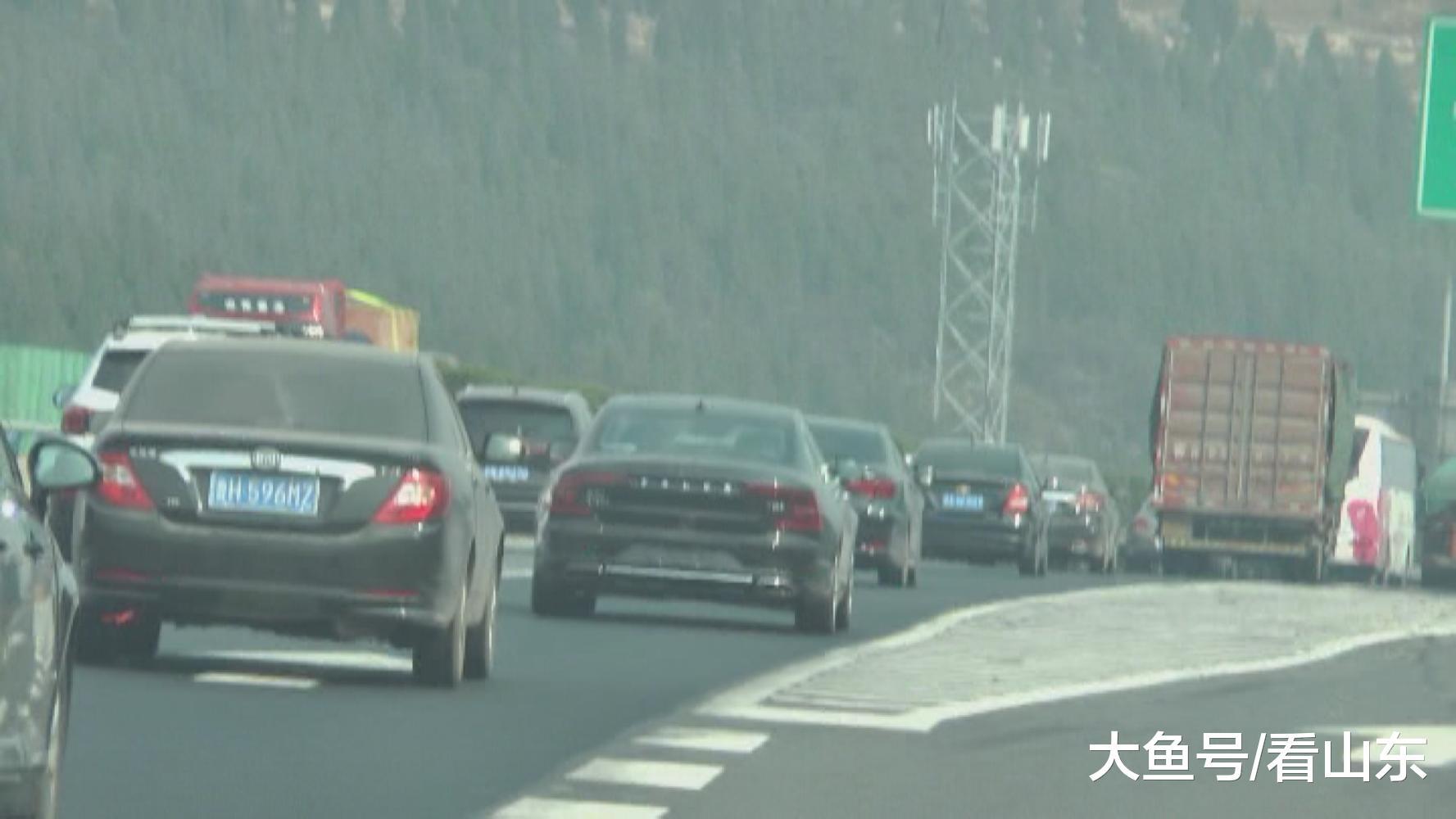 山东: 男子占用应急车道不服处罚投诉交警 你先