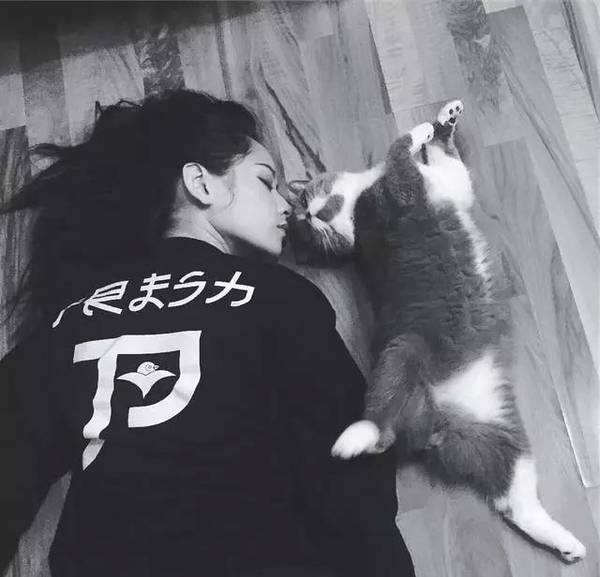 如何幽默风趣地和女生聊天?