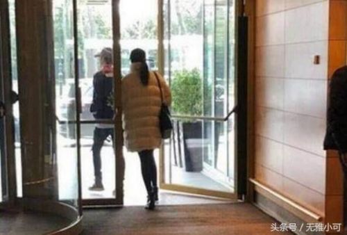 鹿晗关晓彤分手坐实!热巴鹿晗夜宿酒店照片曝