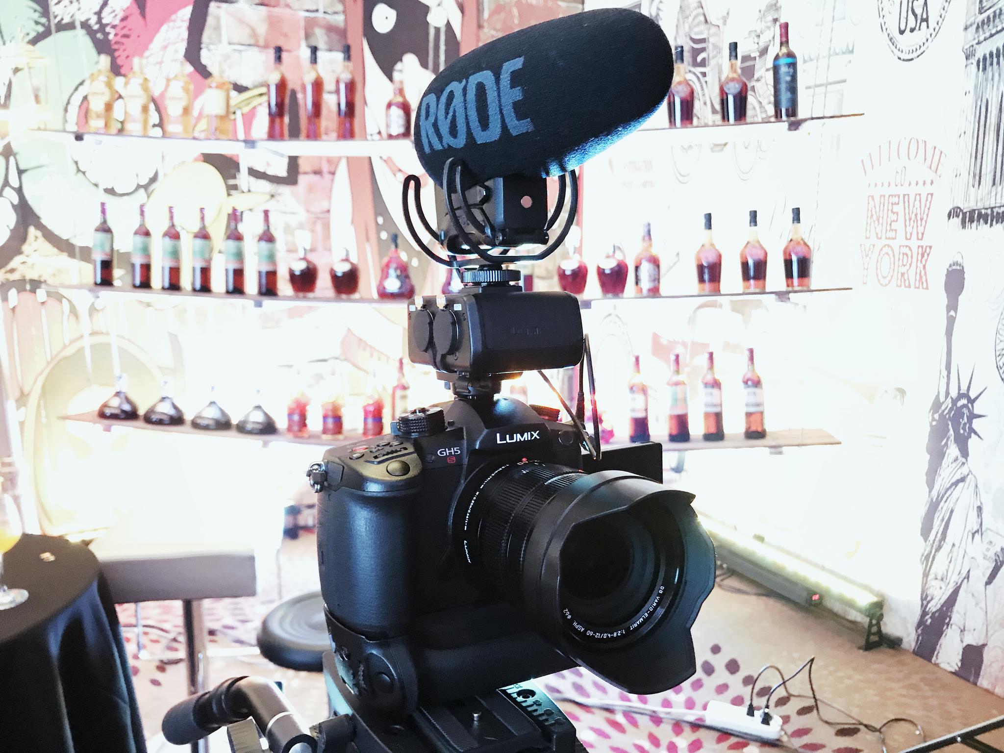 松下发布GH5S,现场有很多美美的直播女主播,