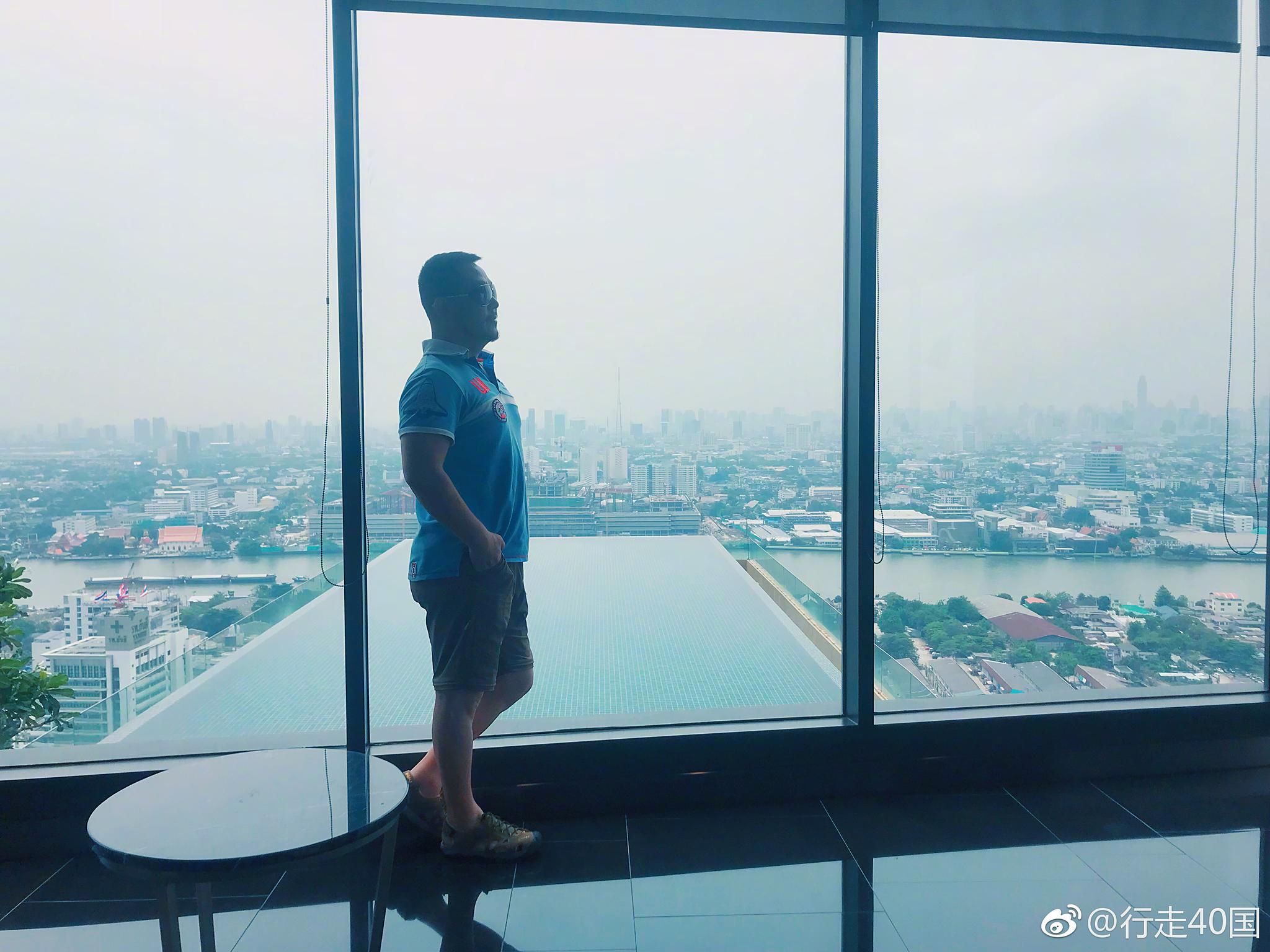 帮朋友看曼谷房1:绝美的空中无边泳池