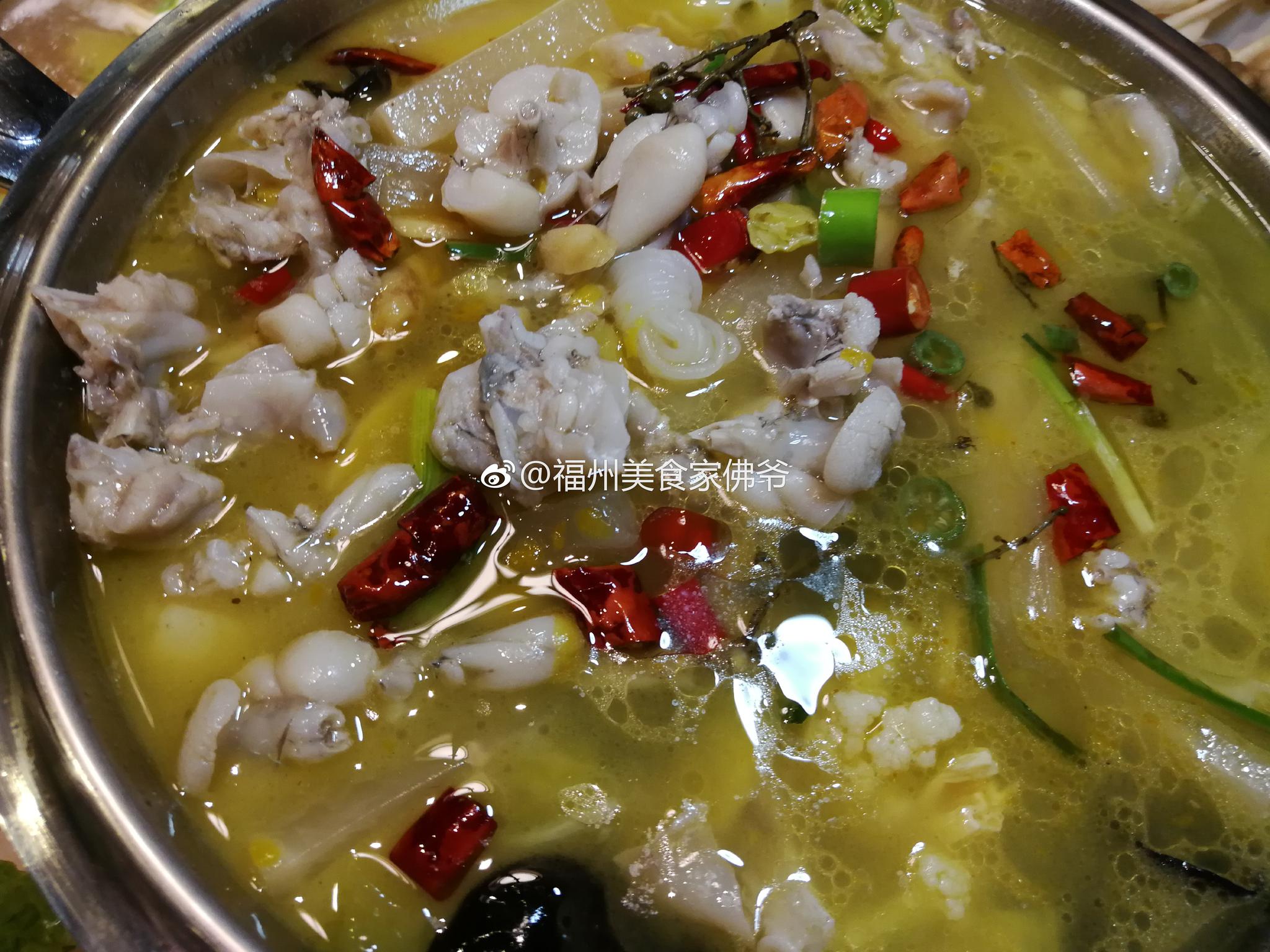 福州这家三喜火锅机器人做服务员,竟然用佛跳墙做锅底