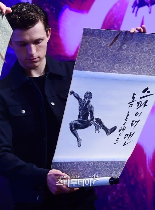 复联3去韩国宣传被送水墨画版角色海报。