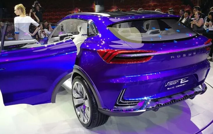 内饰比奔驰好、中控屏比特斯拉大，为何上市就被骂？