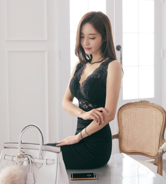 简洁大方的紧身裙美女,时尚气质让人着迷!