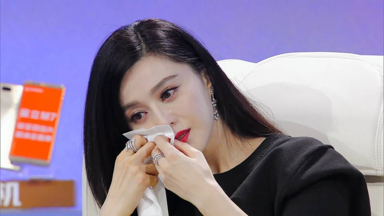 崔永元爆料阴阳合同后,范冰冰哭着求饶,而此人