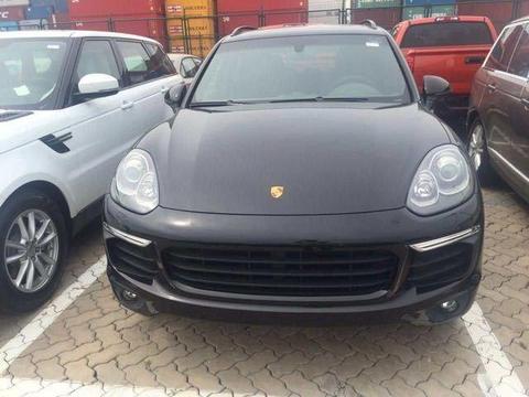 17款保时捷卡宴 3.0柴油和3.6汽油配置图