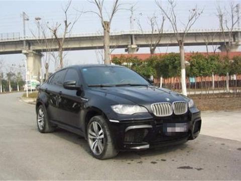 120万宝马X6送4S店保养，结果车主提车时成这般，4S店：只赔20万