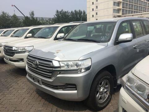 丰田酷路泽4500柴油版让你体验什么是霸气独行