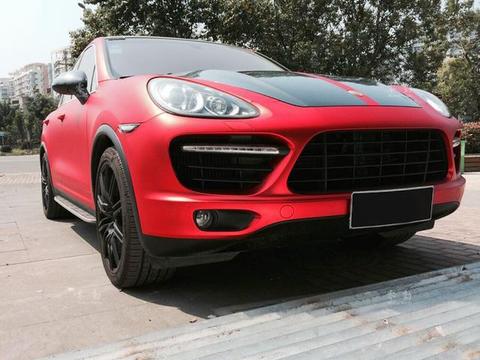 卡宴亚光电镀红车身改色贴膜 夕阳西下一抹惊艳的姿色