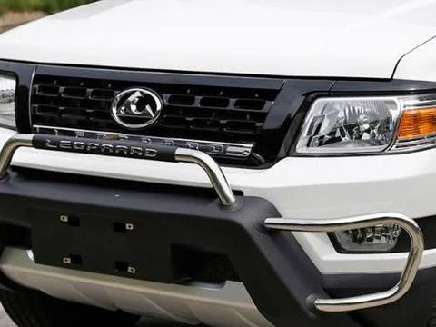 这款车逼格确实有，尤其是经典硬派造型，连霸道都要礼让三分