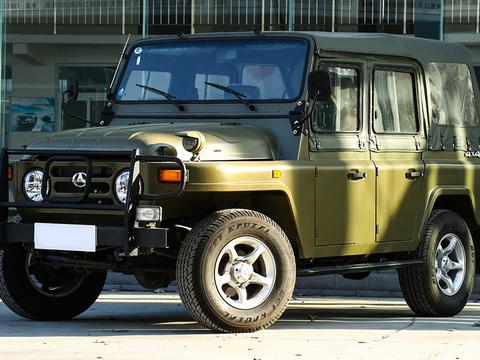 外观复古内饰“战斗级”，上世纪的“县处级座驾”现在还有卖！