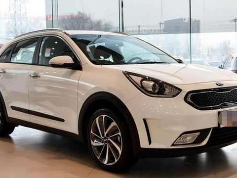 空间够用, 后备箱稍微小了点。后排座椅稍微短了点