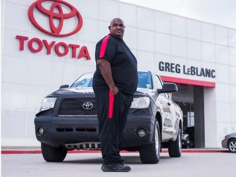 一辆里程表被开到爆表的皮卡, 还能安全行驶, 看到品牌毫不怀疑