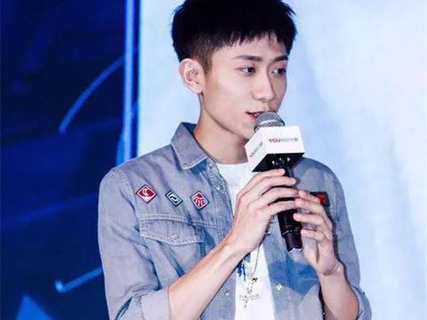 曾宣布不参加真人秀，还间接揭露内幕，今开跑车出行，还上了综艺