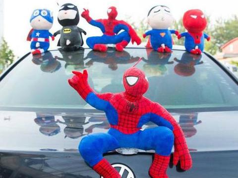为什么现在这么多人在车顶装蜘蛛侠，不知道这个很危险嘛！