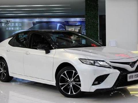 有了它还买什么凯美瑞，飞行座舱设计＋10英寸中控屏，1.5T16万