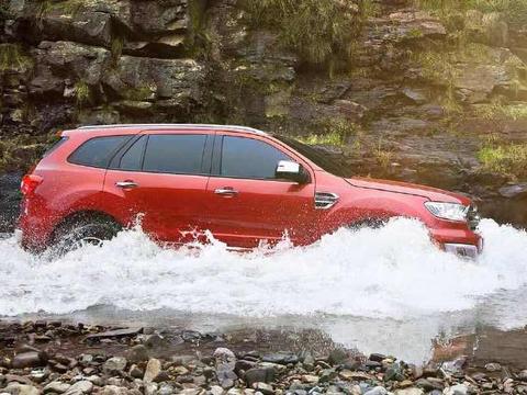 2.0T配全时四驱，非承载式车身＋差速锁，车重2.3吨才适合男人开