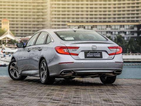 还买什么帕萨特，这款车配置丰富，油耗不高