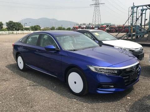 10代雅阁可算要来了，发生现场实照亮相，经典溜背帅到掉渣