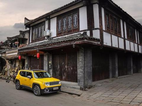 古镇侠影/随伴Jeep的出格行走