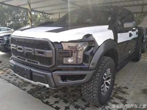 18款福特猛禽到店实拍，体型巨大气场秒杀普拉多，内饰犹如飞机舱