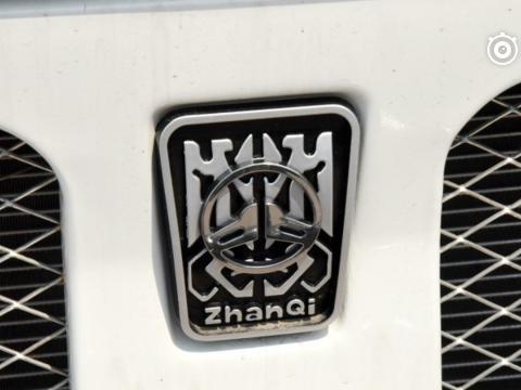 7万块北汽版“牧马人”非承载车身，拖车钩吓死人，车标超漂亮！