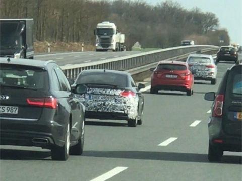 网友德国直击大改款Q3及小改TT伪装车, 快到追不上