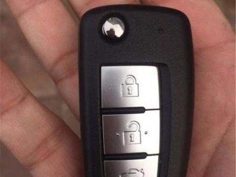 15万买日系车，出4S店就追尾，车主已采用制动，4S店却不认账