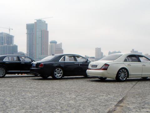 劳斯莱斯的幻影，车长超过5米8，轴距是夸张的3米5