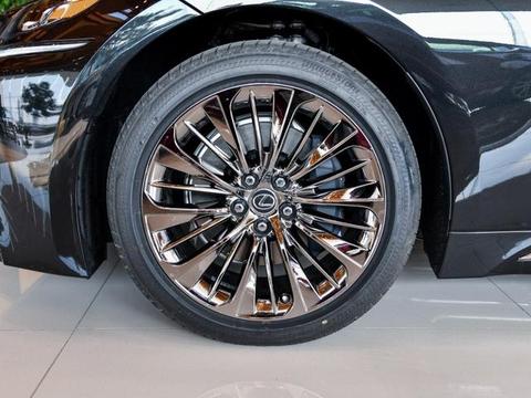 史上最美雷克萨斯，沃尔沃根本看不懂，7系只有高配才能相提并论