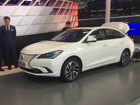 2018北京车展丨全新长安逸动EV亮相 续航里程达460km 年内上市