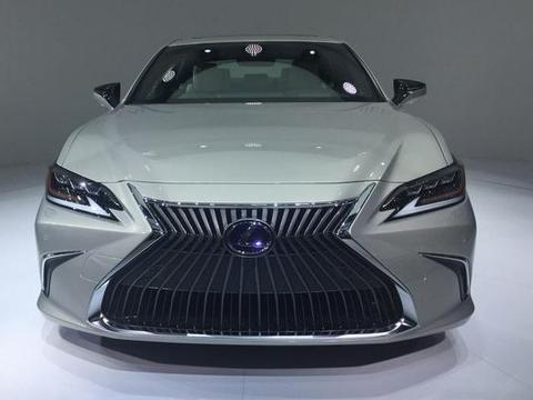 优雅暴力美学，雷克萨斯这款新车如果还卖30万，BBA车主会后悔么