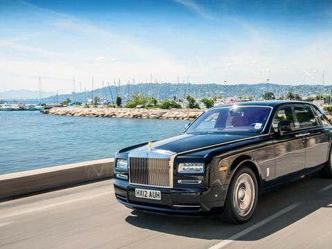 这些人成了春晚的记忆，但是他们的豪车总会让你想起点什么