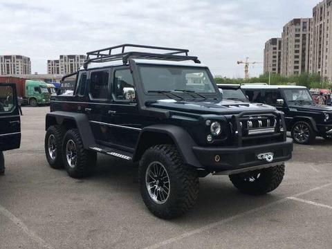 BJ80 6×6外观设计上比福特猛禽更加猛，具有非常强的视觉冲击