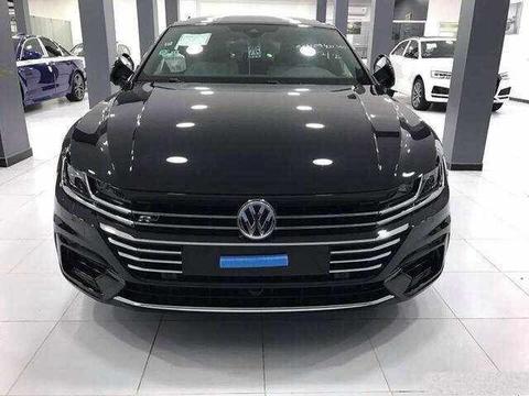 全新的大众CC整个车身更具有轿跑风范，非常漂亮的一款车型