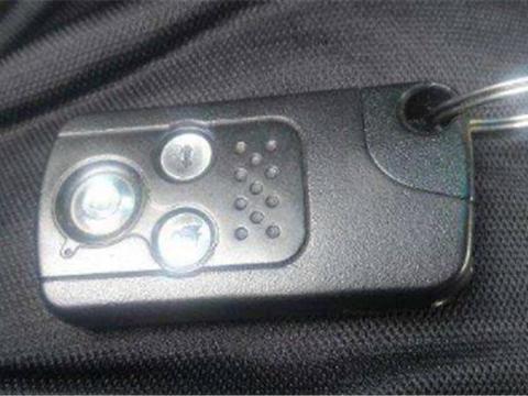 20万本田雅阁右侧超车，直接翻沟里，知晓原因后，不禁逗笑众人！