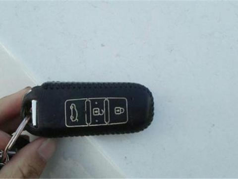 山东一辆宝骏560，遭护栏穿体成“羊肉串”，事故原因逗笑路人！