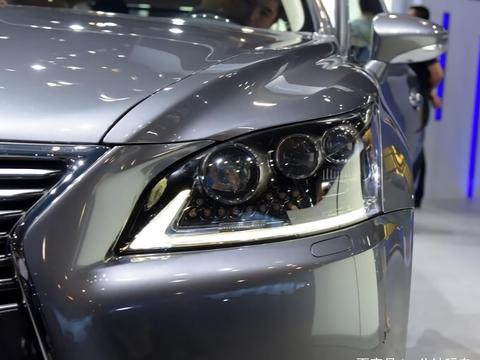 这车长5米2的豪车，2吨车重仍能5秒破百！全系V6+10AT，狂降60万