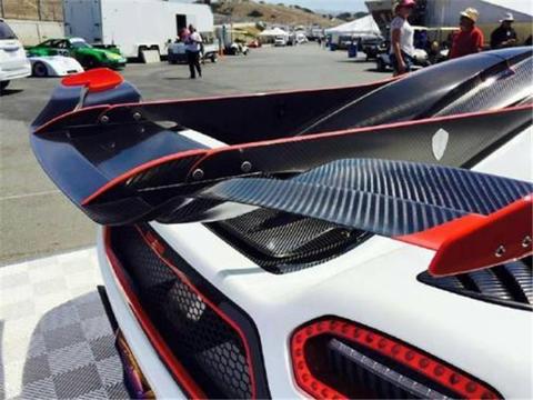 富二代的2600万超跑需保养，技师从欧洲飞来，一次保养花30万！