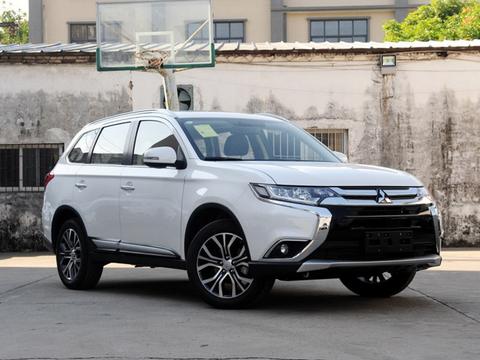 母亲节刚过，不少人选择带父母出游，一家人出行选择什么车最合适