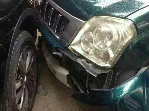 啥？吉利博越撞车了，现场太惨烈，看完才知道国产SUV的真正质量