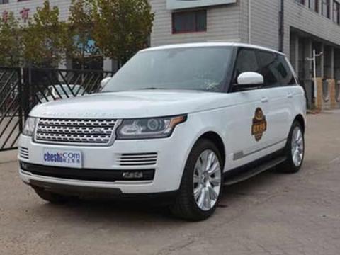 上千万提全国首辆路虎揽胜加长防弹版 手榴弹都炸不穿 更别提AK