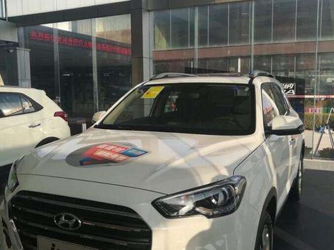 到4S看新一代IX35实车, 刚买哈弗H6的哥们一个劲的后悔: 买早了