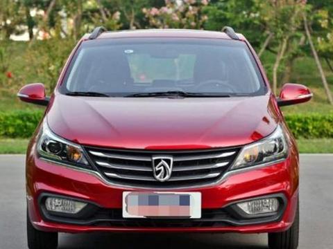 最初我想买五菱宏光的，可是我老婆说这款车外观不怎样，